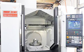 立形5軸マシニングセンター